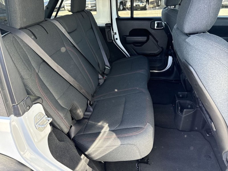 Jeep Wrangler Vehicle Full-screen Gallery Image 36