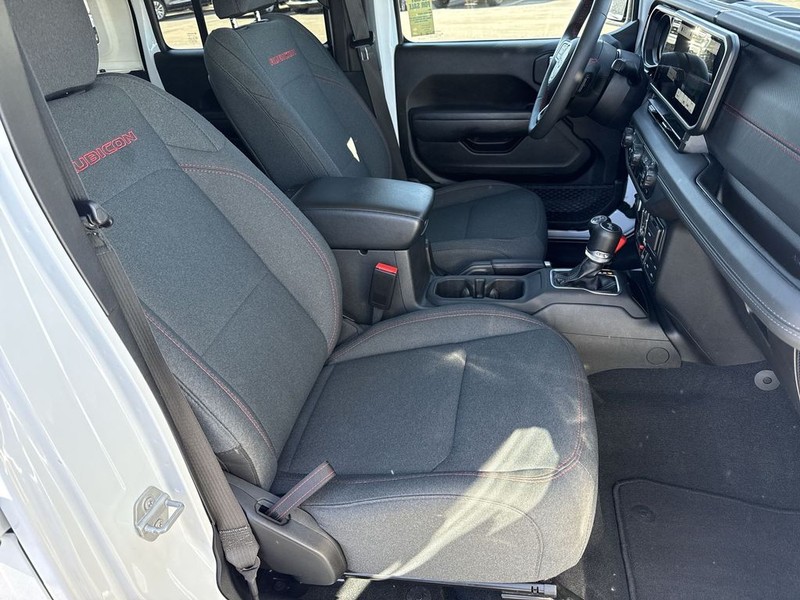 Jeep Wrangler Vehicle Full-screen Gallery Image 37