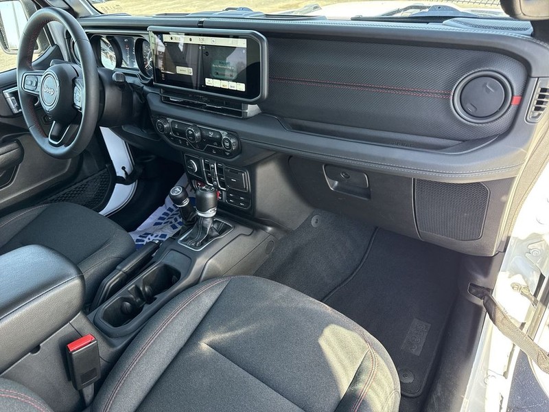 Jeep Wrangler Vehicle Full-screen Gallery Image 38