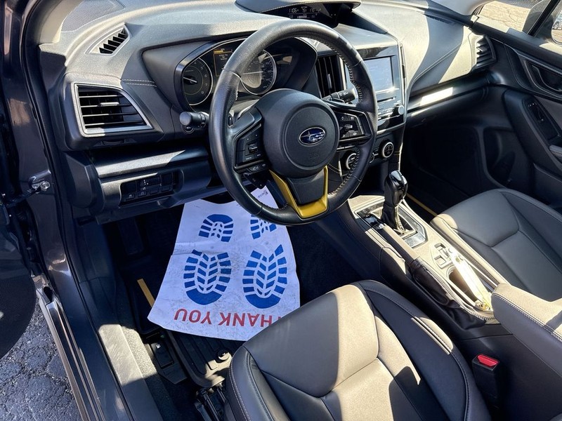 Subaru Crosstrek Vehicle Full-screen Gallery Image 17