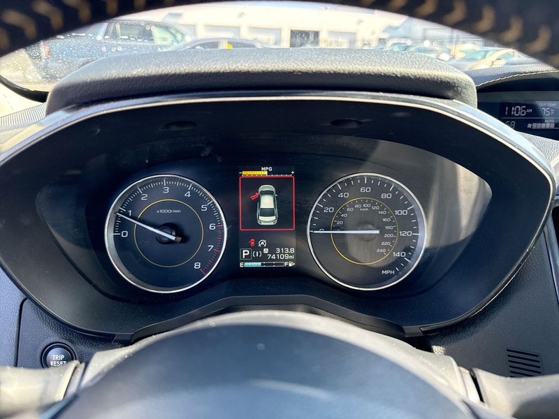 Subaru Crosstrek Vehicle Full-screen Gallery Image 18