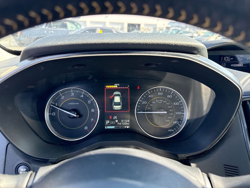 Subaru Crosstrek Vehicle Full-screen Gallery Image 19