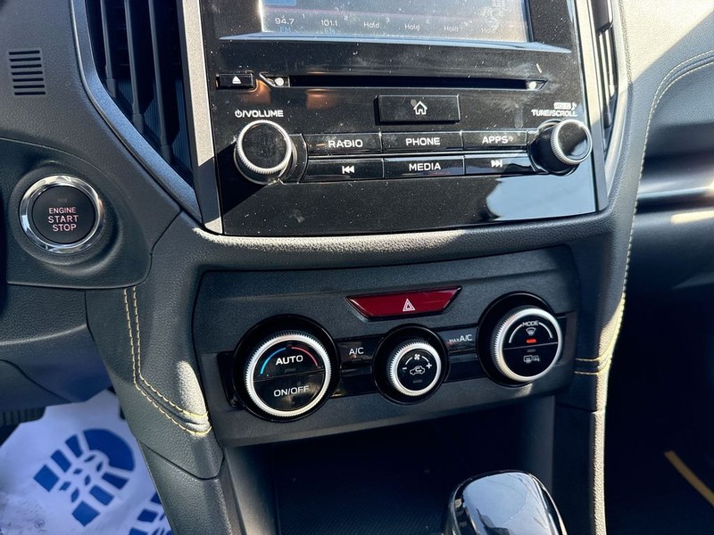 Subaru Crosstrek Vehicle Full-screen Gallery Image 24