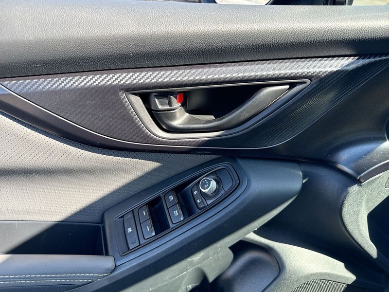 Subaru Crosstrek Vehicle Full-screen Gallery Image 29