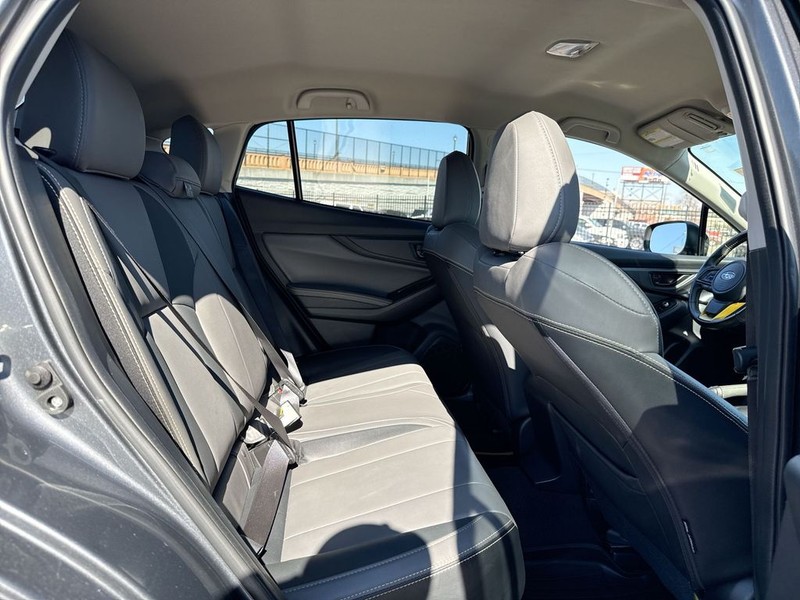 Subaru Crosstrek Vehicle Full-screen Gallery Image 32