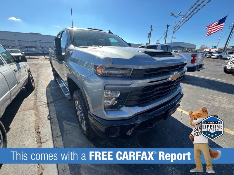 Chevrolet Silverado 2500HD Vehicle Full-screen Gallery Image 3