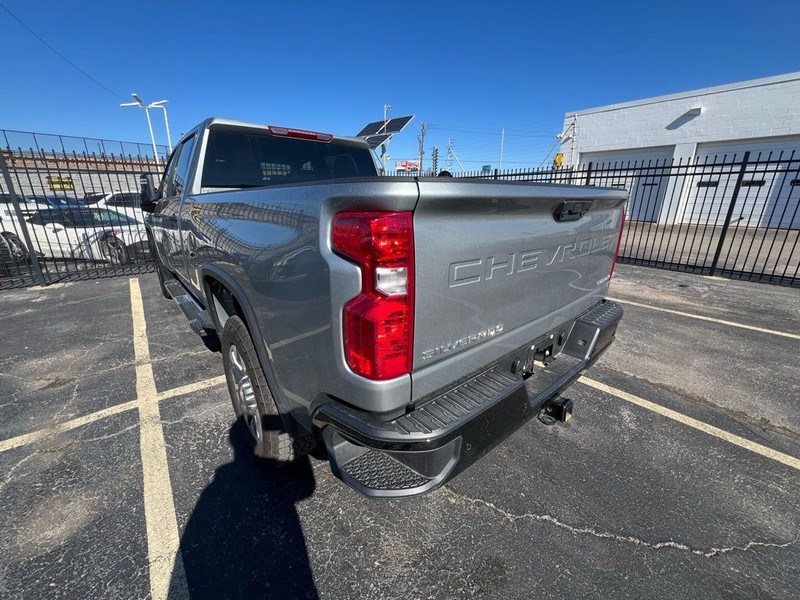 Chevrolet Silverado 2500HD Vehicle Full-screen Gallery Image 4