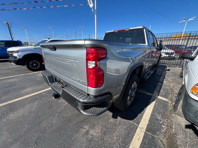 Chevrolet Silverado 2500HD Vehicle Full-screen Gallery Image 6