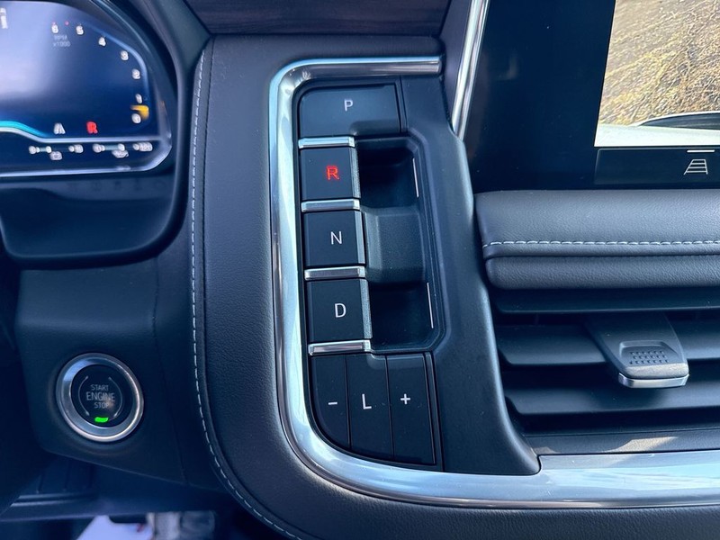 Chevrolet Tahoe Vehicle Full-screen Gallery Image 18