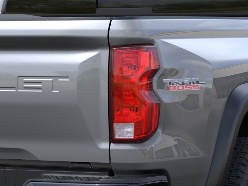 Chevrolet Colorado Vehicle Full-screen Gallery Image 11