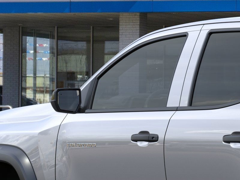 Chevrolet Colorado Vehicle Full-screen Gallery Image 12