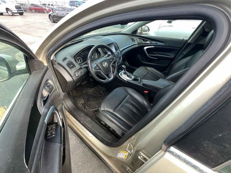 Buick Regal Vehicle Full-screen Gallery Image 7