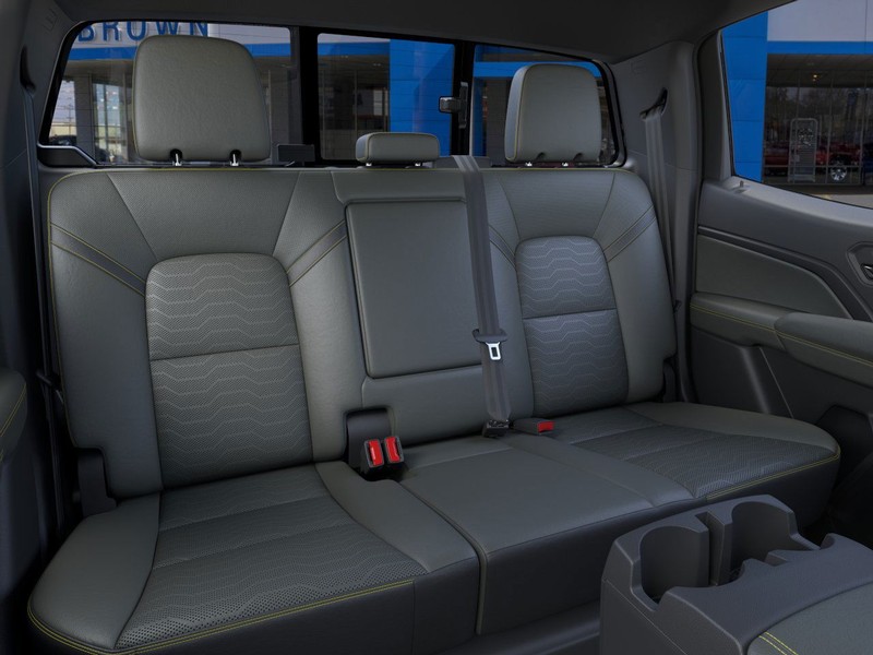 Chevrolet Colorado Vehicle Full-screen Gallery Image 17