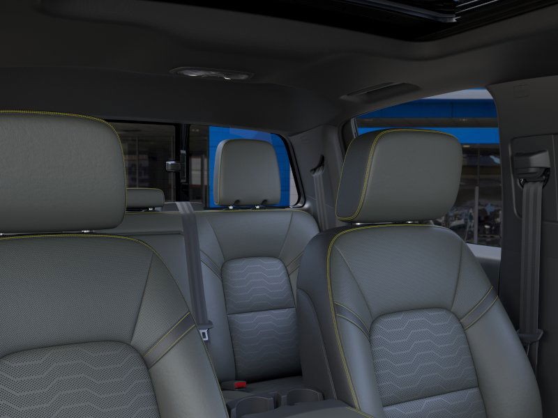 Chevrolet Colorado Vehicle Full-screen Gallery Image 24