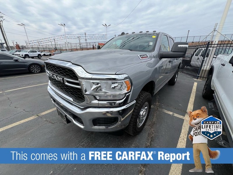 Ram 2500 Vehicle Full-screen Gallery Image 3