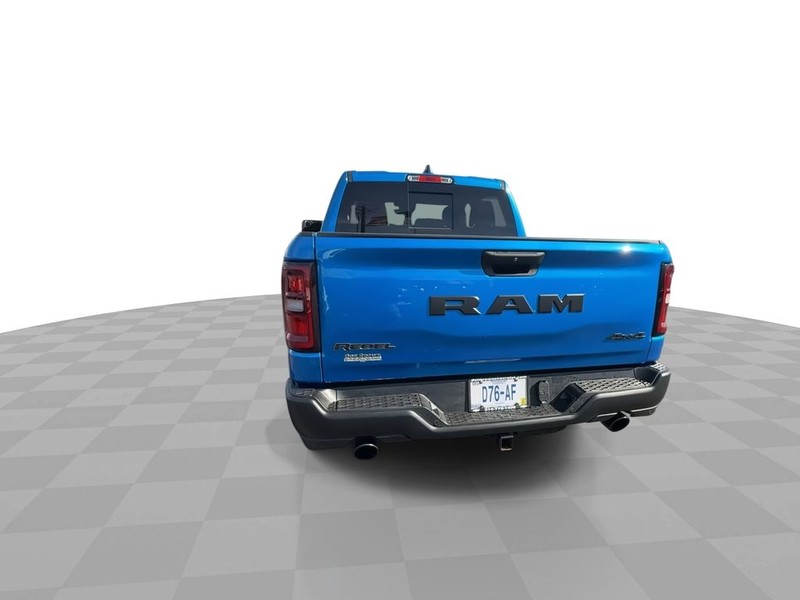 Ram 1500 Vehicle Full-screen Gallery Image 11