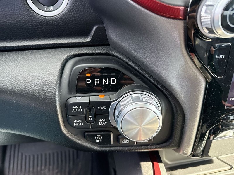 Ram 1500 Vehicle Full-screen Gallery Image 23