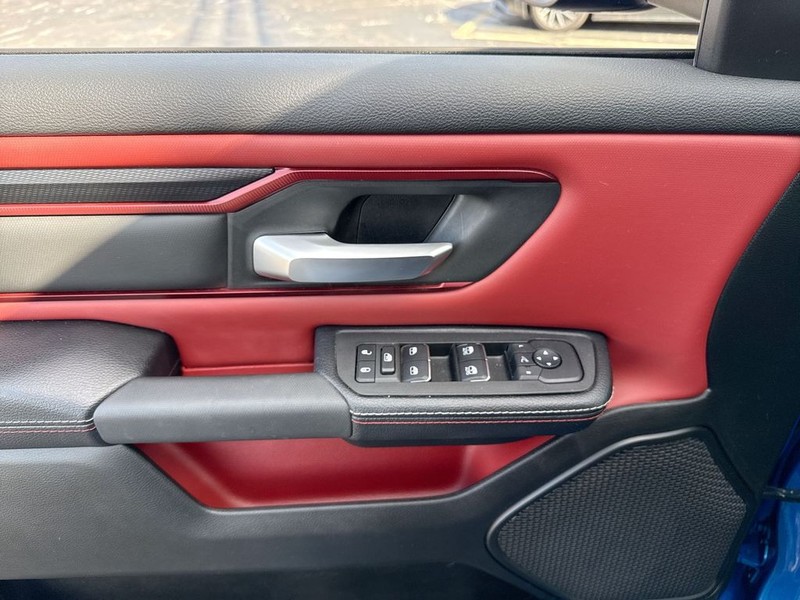 Ram 1500 Vehicle Full-screen Gallery Image 29