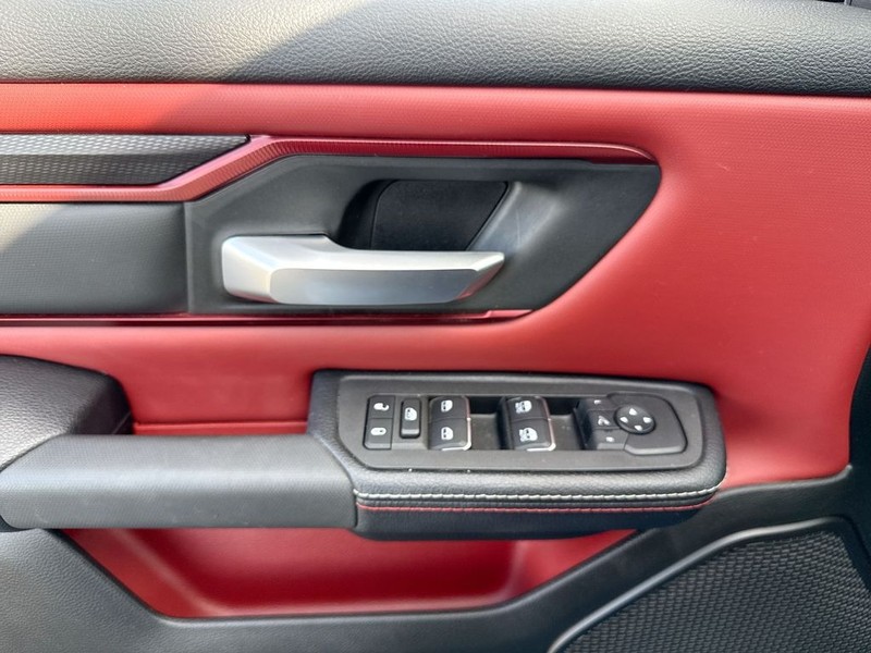 Ram 1500 Vehicle Full-screen Gallery Image 30