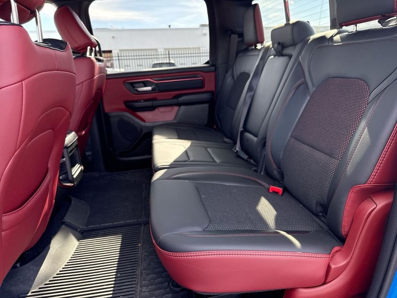 Ram 1500 Vehicle Full-screen Gallery Image 31