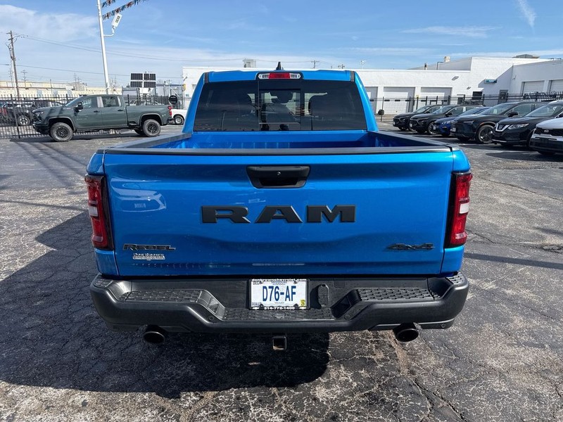 Ram 1500 Vehicle Full-screen Gallery Image 32