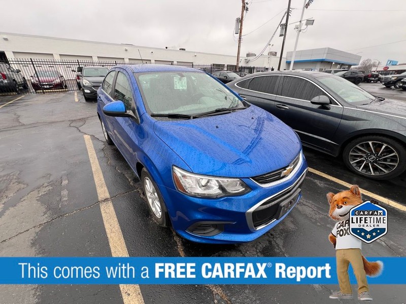 Chevrolet Sonic Vehicle Full-screen Gallery Image 3