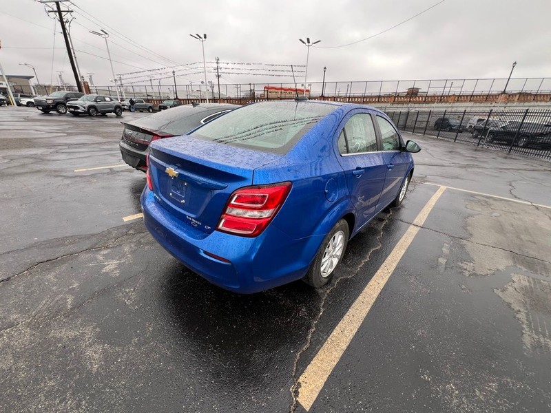 Chevrolet Sonic Vehicle Full-screen Gallery Image 6