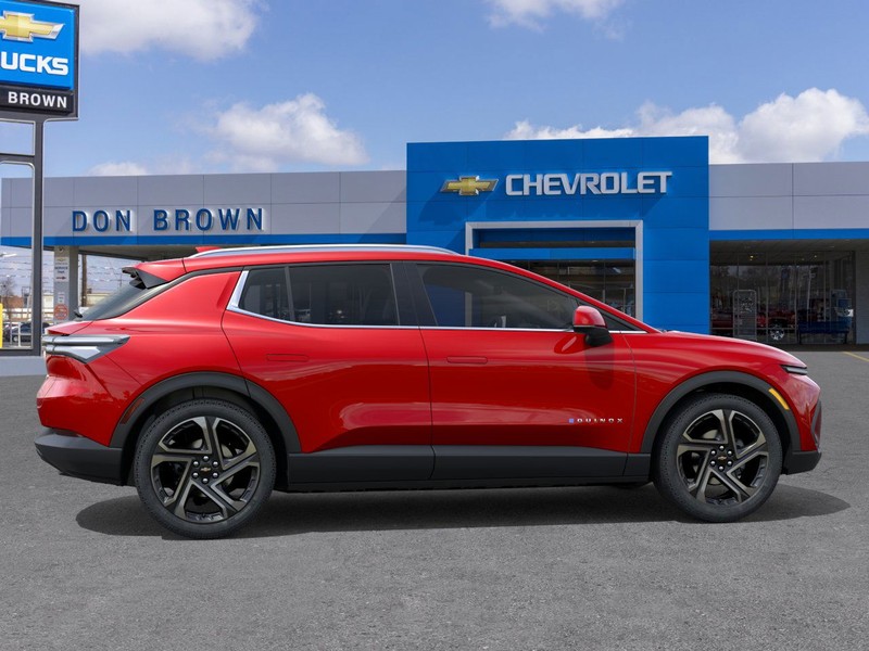 Chevrolet Equinox EV Vehicle Full-screen Gallery Image 5