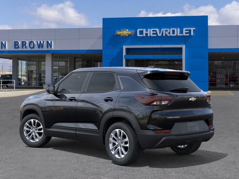 Chevrolet Trailblazer Vehicle Full-screen Gallery Image 3
