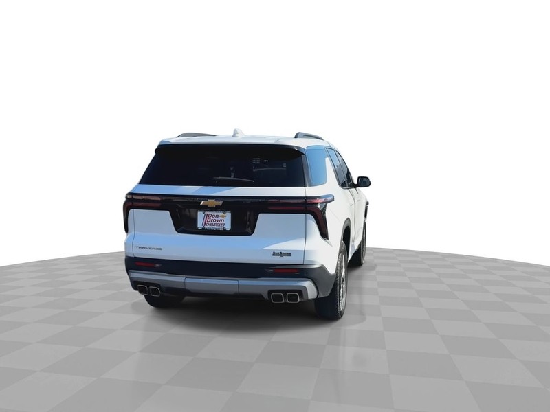 Chevrolet Traverse Vehicle Full-screen Gallery Image 11
