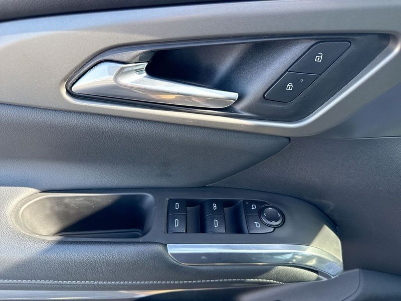 Chevrolet Traverse Vehicle Full-screen Gallery Image 30