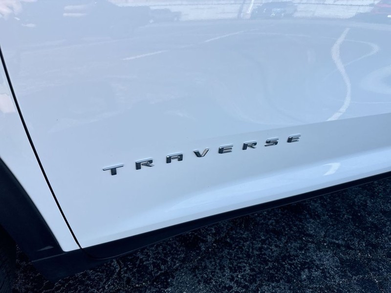 Chevrolet Traverse Vehicle Full-screen Gallery Image 38