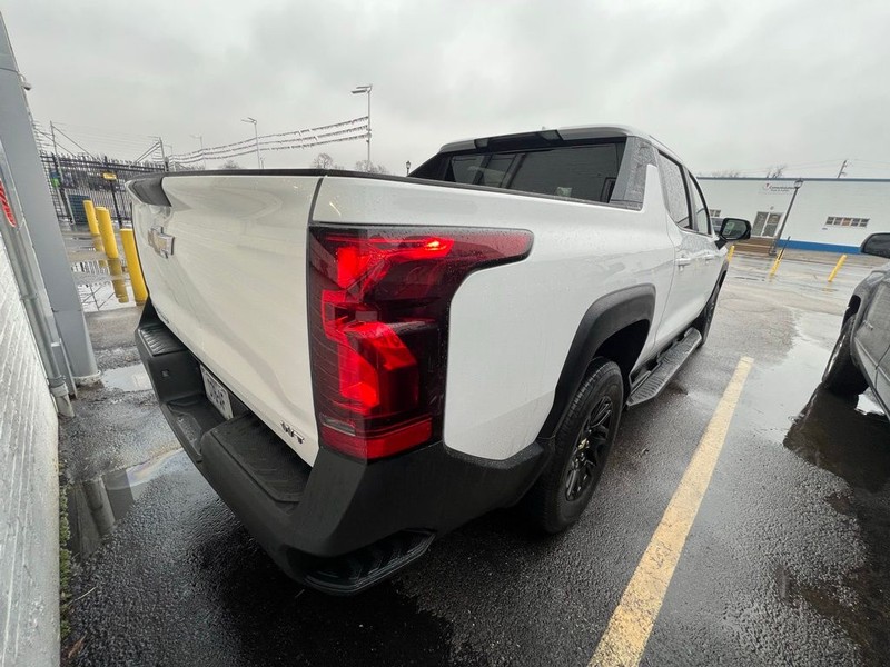 Chevrolet Silverado EV Vehicle Full-screen Gallery Image 04