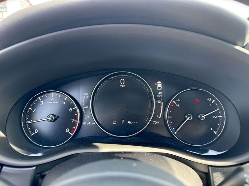 Mazda CX-30 Vehicle Full-screen Gallery Image 18