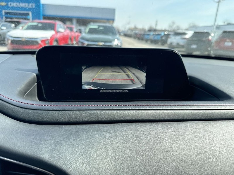 Mazda CX-30 Vehicle Full-screen Gallery Image 21