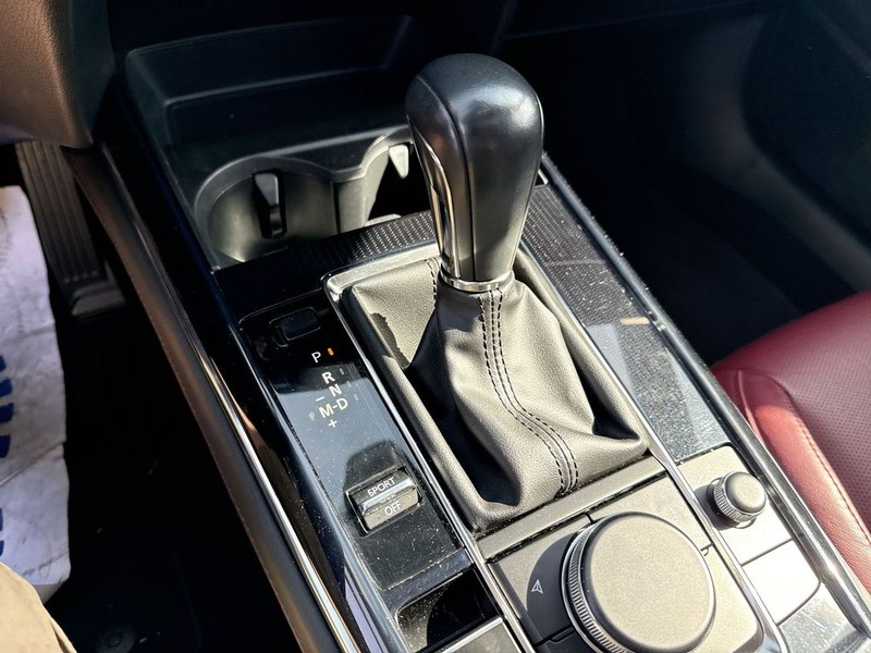 Mazda CX-30 Vehicle Full-screen Gallery Image 22