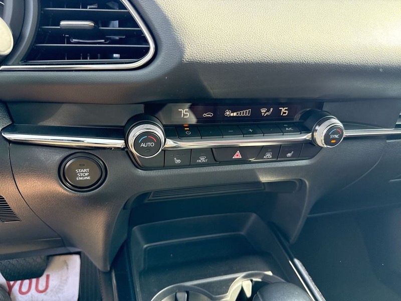 Mazda CX-30 Vehicle Full-screen Gallery Image 24