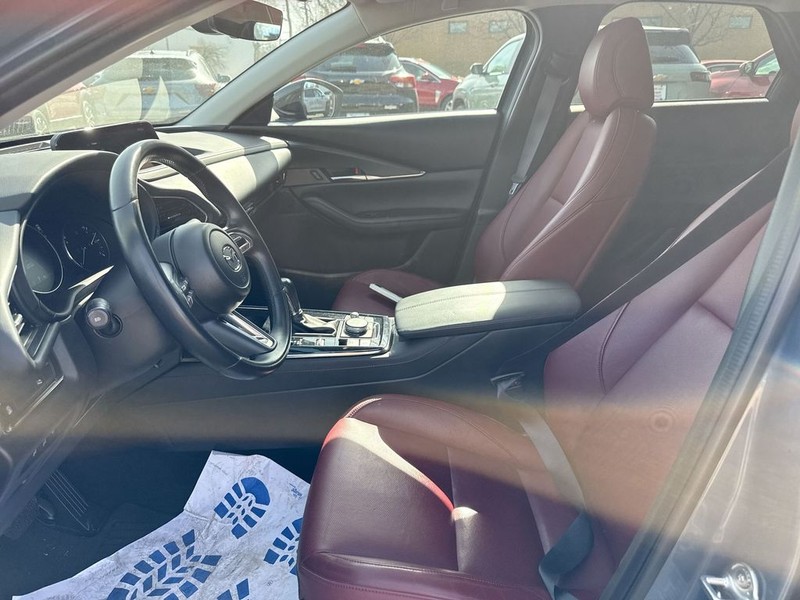 Mazda CX-30 Vehicle Full-screen Gallery Image 27