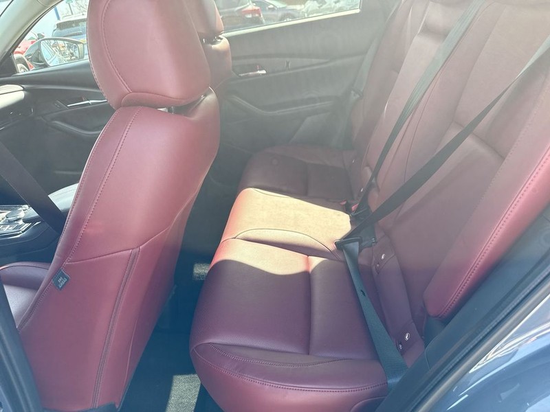 Mazda CX-30 Vehicle Full-screen Gallery Image 30