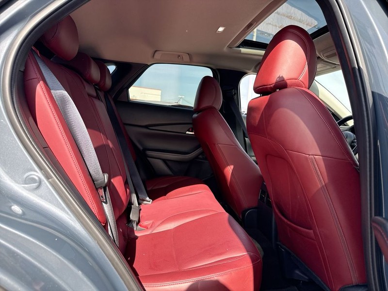 Mazda CX-30 Vehicle Full-screen Gallery Image 32