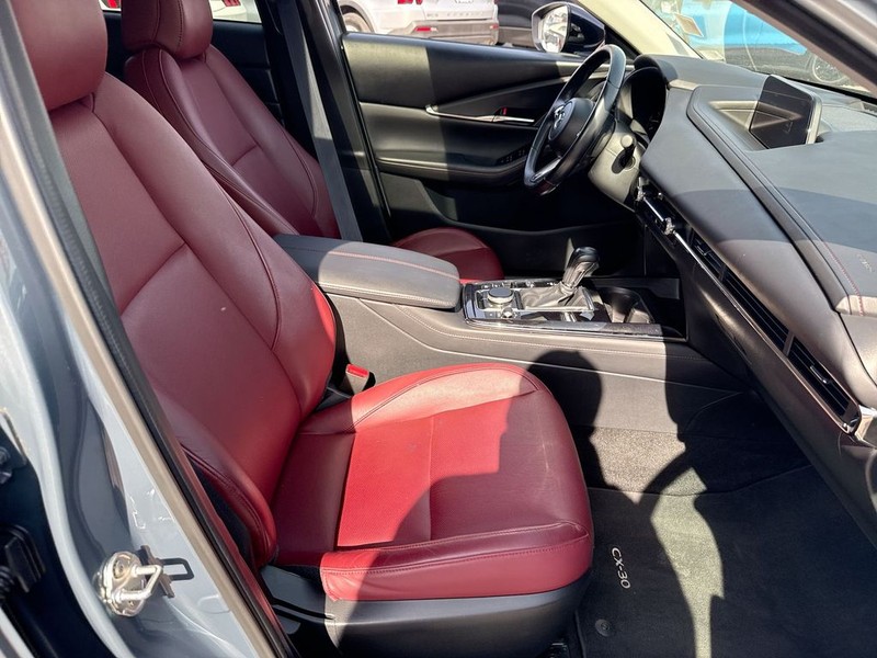 Mazda CX-30 Vehicle Full-screen Gallery Image 33