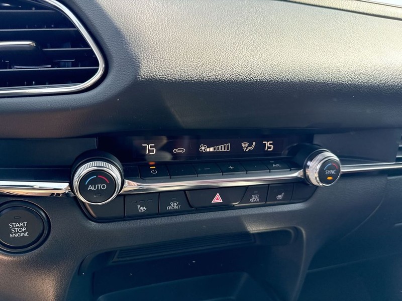 Mazda CX-30 Vehicle Full-screen Gallery Image 39