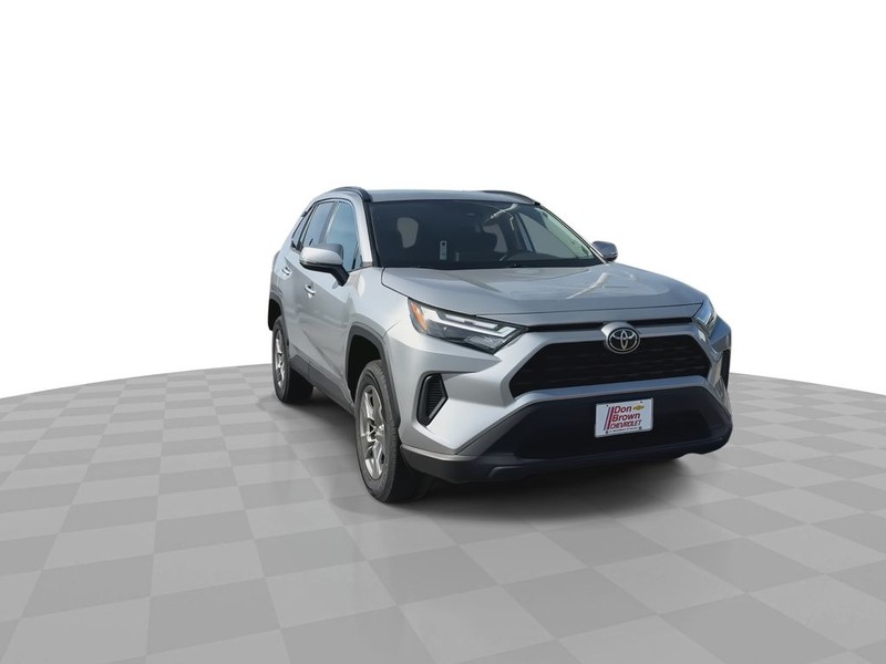 Toyota RAV4 Vehicle Full-screen Gallery Image 4