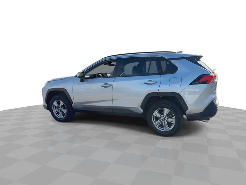 Toyota RAV4 Vehicle Full-screen Gallery Image 10