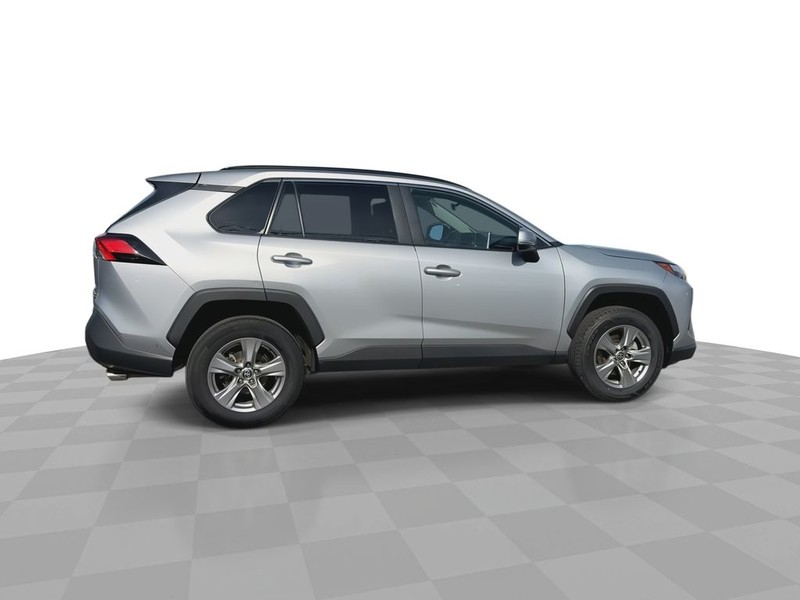 Toyota RAV4 Vehicle Full-screen Gallery Image 14