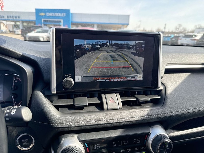 Toyota RAV4 Vehicle Full-screen Gallery Image 21