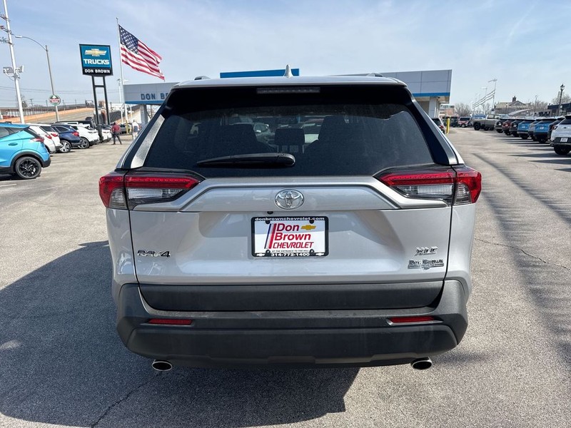 Toyota RAV4 Vehicle Full-screen Gallery Image 31