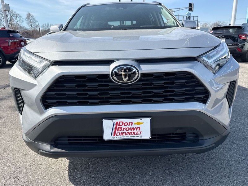 Toyota RAV4 Vehicle Full-screen Gallery Image 36