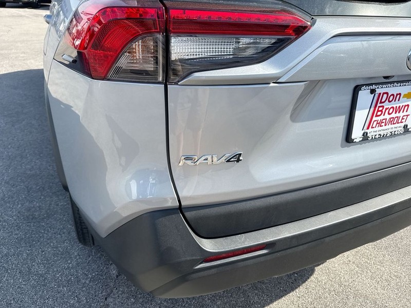 Toyota RAV4 Vehicle Full-screen Gallery Image 37