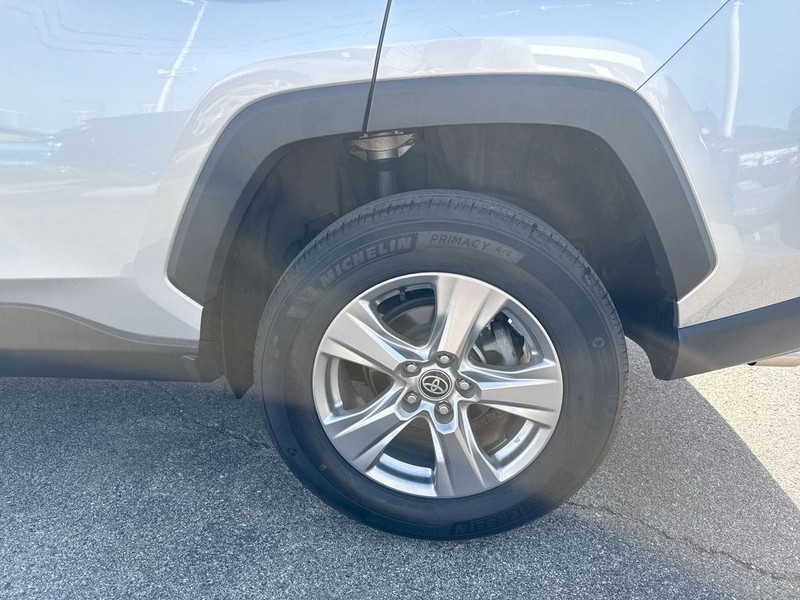 Toyota RAV4 Vehicle Full-screen Gallery Image 38